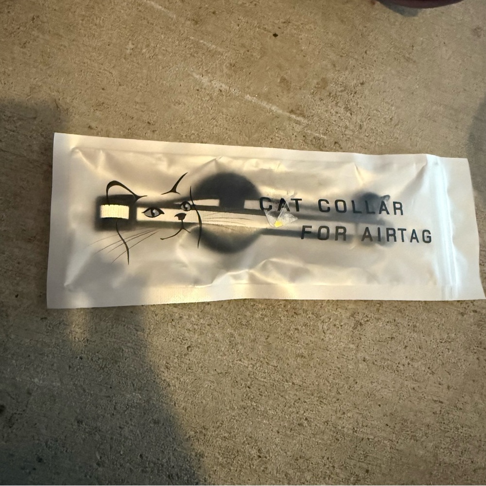 Cat Collar for AirTag - Black and White